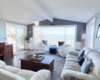 Walk on waterfront home in Qualicum Beach - Qualicum Beach - Wohnzimmer