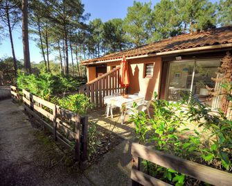 Quiet pavilion among the pine trees very pleasant close to ocean - Lacanau - Innenhof