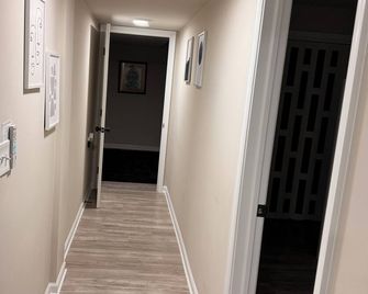 Modern Private Lowerlevel Suite Parking + Wi-Fi Free - Stafford - Corredor