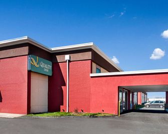 Quality Inn Near Pimlico Racetrack - Baltimore - Building