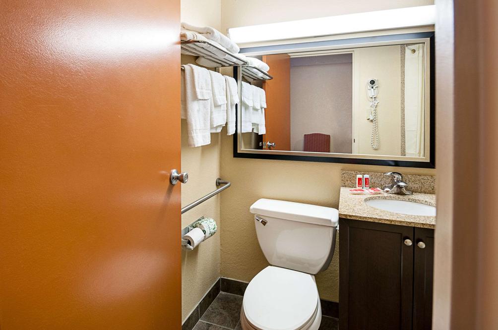 Quality Inn Near Pimlico Racetrack S 95 S 1 3 5 Baltimore