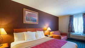 Quality Inn Near Pimlico Racetrack - Baltimore - Bedroom