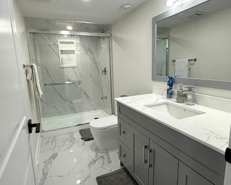 Modern 2br Suite Private Entrance Parking New - Woodstock
