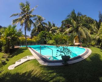 Leijay Resort - กอลล์ - สระว่ายน้ำ