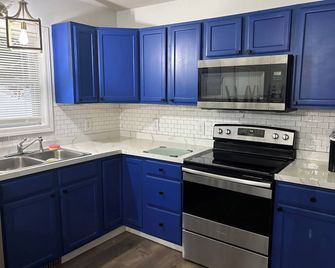 Spacious lakeside 4-bedroom house in beautiful Ashburnham - Ashburnham - Kitchen