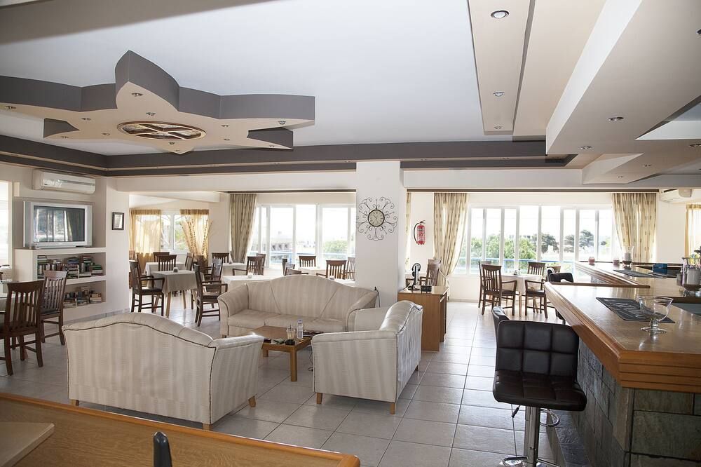 أثينولا هوتل