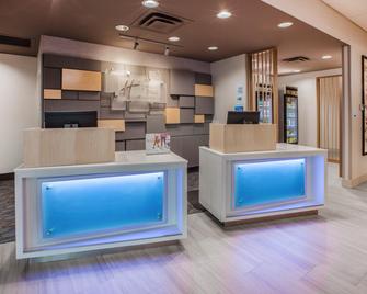 Holiday Inn Express San Antonio East - I-10 - San Antonio - Front desk