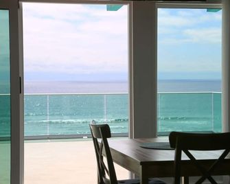 Large beachfront loft apartment in gated community Playa La Misión with deck. - La Misión - Balcony