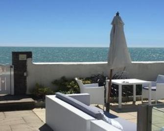 The Beach - Hythe - Balcony