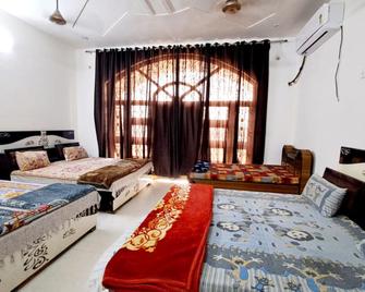 Lord Krishna Home Stay Mathura - 馬圖拉 - 臥室