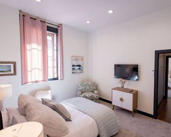 Speakeasy 2 Room Suite (Rm 5) - Nevada City