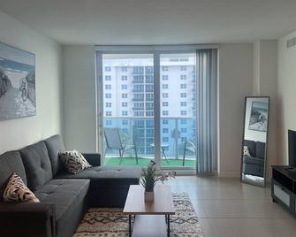 King Suite - North Bay Village - Living room