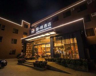 James Joyce Coffetel·Kaifeng Drum Tower - Kai Feng - Edificio