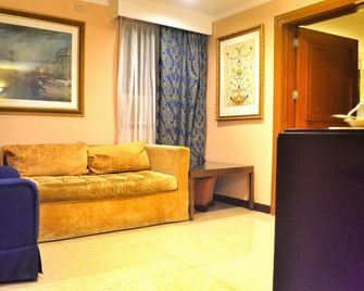 Subic Bay Venezia - Olóngapo