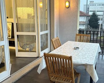 Belvedere Apartment: Cozy, Spacious, and Bright - Lomazzo - Balcón