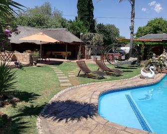 Petra Lodge - Edenvale - Pool