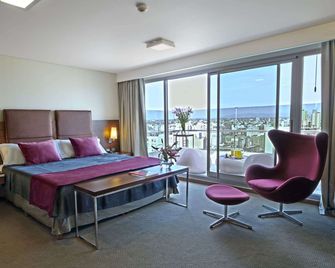 Howard Johnson Hotel & Suites La Cañada Cordoba - Cordoba - Soverom