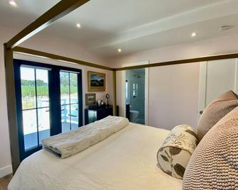 Private Casa on Designer's Farm Stay Get-Away - Calistoga - Bedroom