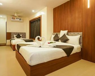 Royal Plaza City - Kozhikode - Bedroom