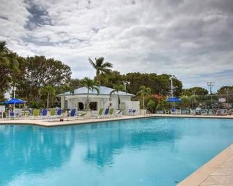 Luxurious 2br 2ba Ocean Pointe Condo Tavernier Fl - Tavernier - Zwembad