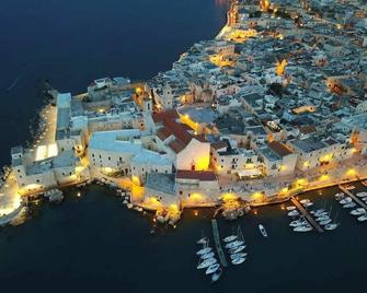 Porto Di Mare Exclusive Room Scirocco Room - Giovinazzo - Building