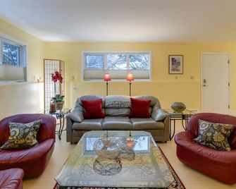 Anchorage Vacation Rental Near Coastal Trail! - אנקוראג' - סלון