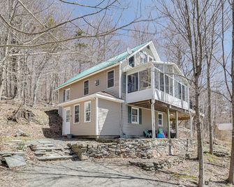 Jeffersonville Home with Deck Near Hiking and Climbing - Jeffersonville - Building