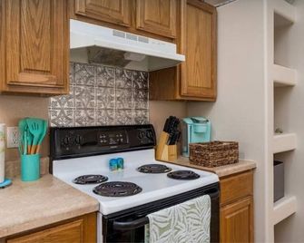 Totally Turtle cottage 1/1 - Rockport - Kitchen