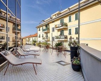 B&b Hotel Imperia Rossini Al Teatro - Imperia - Balcony