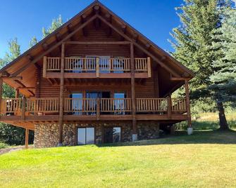 Beautiful Aspen Cabin - Great Views, Great Location! Star Valley Ranch - Thayne - Building