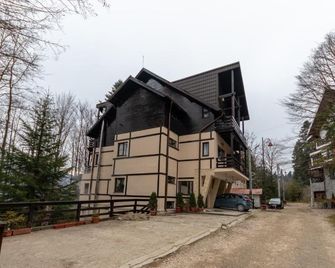 Pension Master - Sinaia - Edificio
