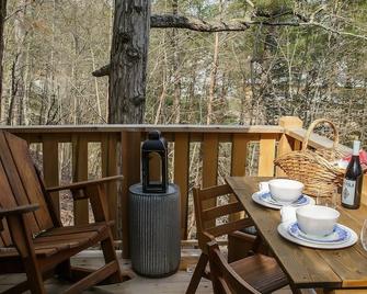 Sophie's Roost Treehouse at Candlelight Forest Resort - Chickamauga - Balcony