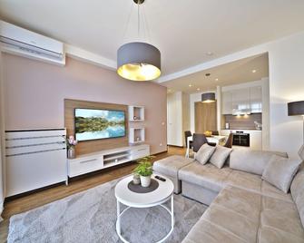 Belgrade Waterfront Riverside Apartments - Belgrade - Living room