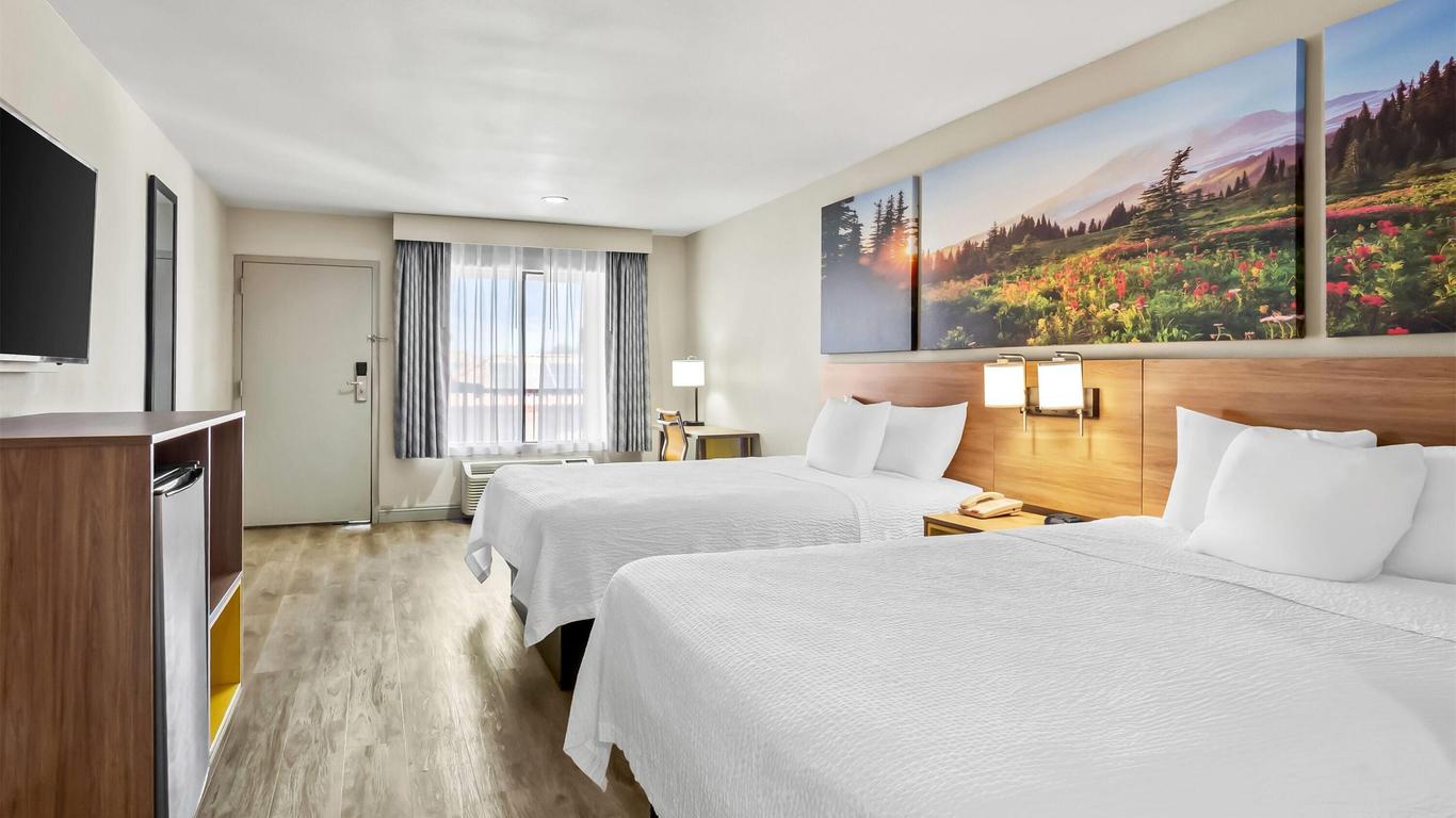 Days Inn by Wyndham Fontana / Rialto