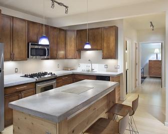 Stylish, Modern Oasis | Parkside D/T Carbondale - Carbondale - Kitchen