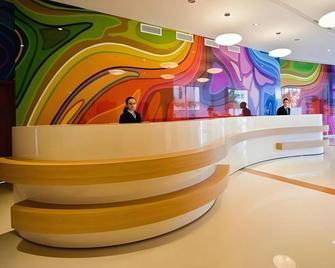 Marshal Garden Hotel - Bucharest - Front desk