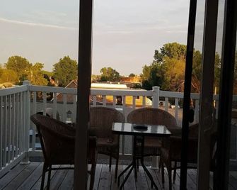 Chomedey Inn - Λαβάλ - Μπαλκόνι