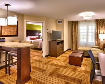 Fully-Equipped And Charming Suite | Free Breakfast + Wi-Fi - Cheyenne - Living room