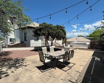 Cozy 2-bedroom house in charming Nogales with AC, WiFi - Nogales - Патіо