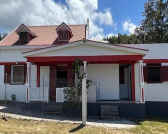 Réveillez-vous Avec la Brise des Montagnes à Mountain Breeze Villa - Portsmouth - Building