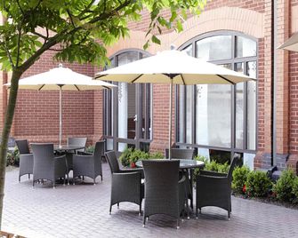 Novotel Ipswich Centre - Ipswich - Uteplats