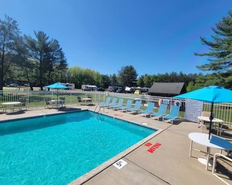 Rental Cabin #404 w/ Queen bed - Wisconsin Dells - Pool