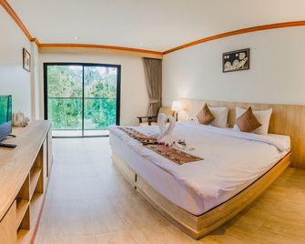 Airport Beach Hotel Phuket - Sakhu - Bedroom