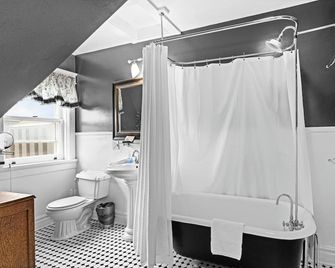 Historic Salyards Mansion by Heirloom Boutique Collection - דולות'