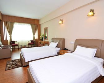 Asia Plaza Hotel - Yangon - Bedroom
