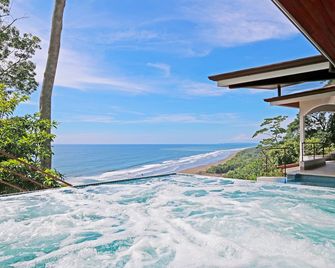 WOW! Walk to the beach! Insane ocean View! Perfect Location! Luxury Villa! - Dominical - Pool