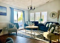 7 Br\/3 Full Ba - With Central Air Includes Linens And Towels!! - Narragansett - Huiskamer