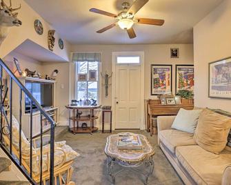 Historic Georgetown Home - 1 Block to Main St - Georgetown - Living room
