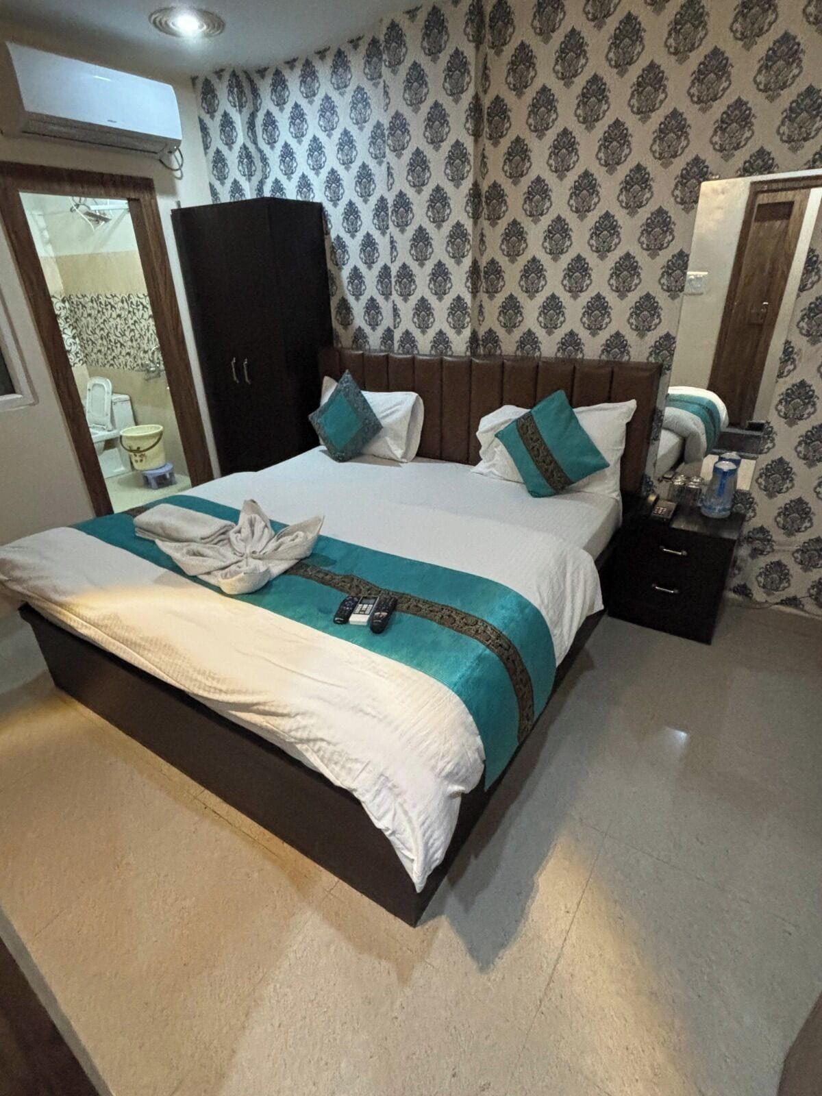 Hotel Shilva Inn - ורנאסי - חדר שינה