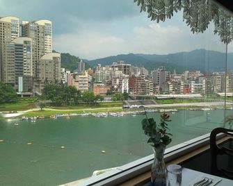 Beautiful Hotel Taipei - Xindian District - Balkon
